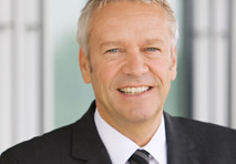 Henning Ohlsson, Geschäftsführer Epson Deutschland, auf dem grünen Pfad in Richtung Geschäftserfolg.