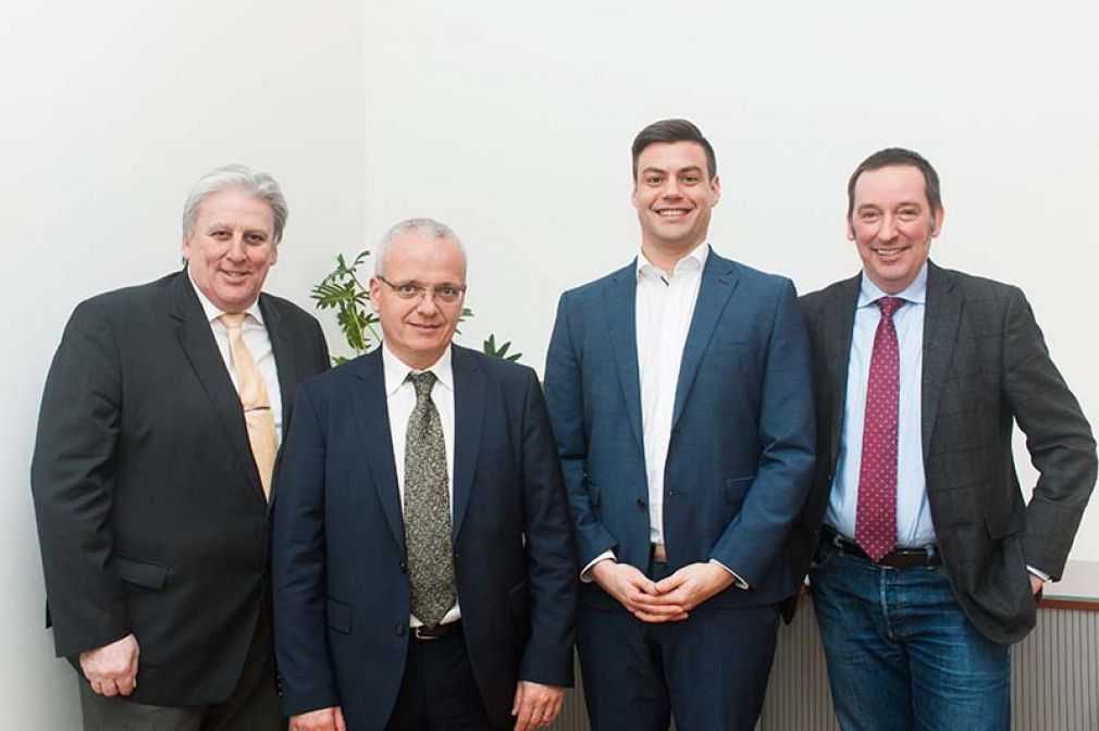 Foto: Gut gelaunt gingen Alfred Graf, Wolfgang Amann, Ronald Schlesinger und Clemens Hecht in die Diskussion.