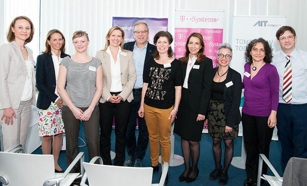 Das große Publikumsgespräch zum Thema Frauen in der Technik: Patricia Neumann (IBM), Therese Niss (ÖVP), Barbara Ondrisek (Women &amp;&amp; Code), Katharina Proske (T-Systems), Helmut Leopold (AIT), Christine Wahlmüller-Schiller (Journalistin), Evrim Bakir (BearingPoint), Doris Margreiter (SPÖ), Dorothea Erharter (ZIMD) und Martin Szelgrad (Report).