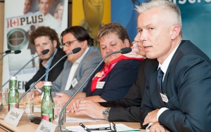 Robert Grüneis, Wien Energie, am Podium (im Vordergrund).
