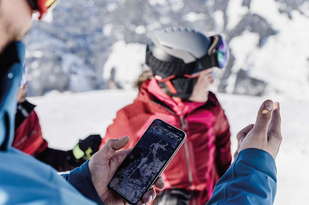 Foto: Über den Friend-Tracker der Ski amadé-App können sich Freunde im Skigebiet rasch wiederfinden. 