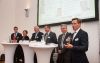 m Bild v.l.n.r.: Christian Holzer (Lebensministerium), Anne Baum-Rudischhauser (Bundesverband der Deutschen Entsorgungs-, Wasser- und Rohstoffwirtschaft e.V.), Walter Scharf (Innovative Umwelttechnik GmbH), Martin Dupal (Walter Kunststoffe GmbH), Stephan Schwarzer (Wirtschaftskammer Österreich), Christoph Scharff (ARA Altstoff Recycling Austria AG) 