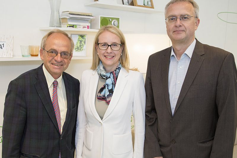 WIFO-Chef Karl Aiginger, Margarete Schramböck, A1 CEO, und Studienautor Michael Peneder.
