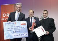 Foto: Landesrat Michael Strugl, Hubert Rapperstorfer und Harald Kalcher, Krone OÖ, bei der Übergabe des Innovationspreises des Landes Oberösterreich.