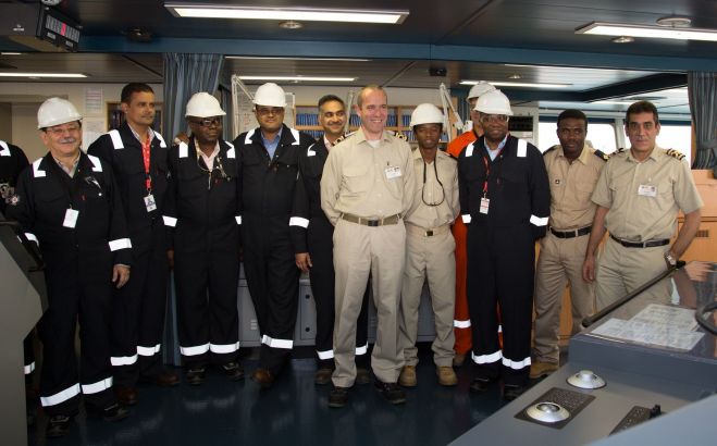 Treffen des Managements von Angola LNG mit dem Kapitätn und Besatzung der SS Sonangol Sambizanga vor der Abreise nach Brasilien. Foto: PR Newswire