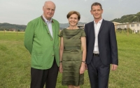 Helmut Ramsauer (li.) und Markus Neumayr, Ramsauer &amp; Stürmer, feiern mit Landtagspräsidentin Brigitta Pallauf.