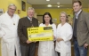 Helmut Hintner (Vorstand Universitätsklinik für Dermatologie), Josef Eder (Geschäftsführer Moldan), Gabriela Pohla-Gubo (Leitung Akademie EBHaus Austria),  Anja Diem (Leitung EB-Ambulanz) und Johann Eder (Betriebsleitung Moldan) bei der Spendenübergabe.