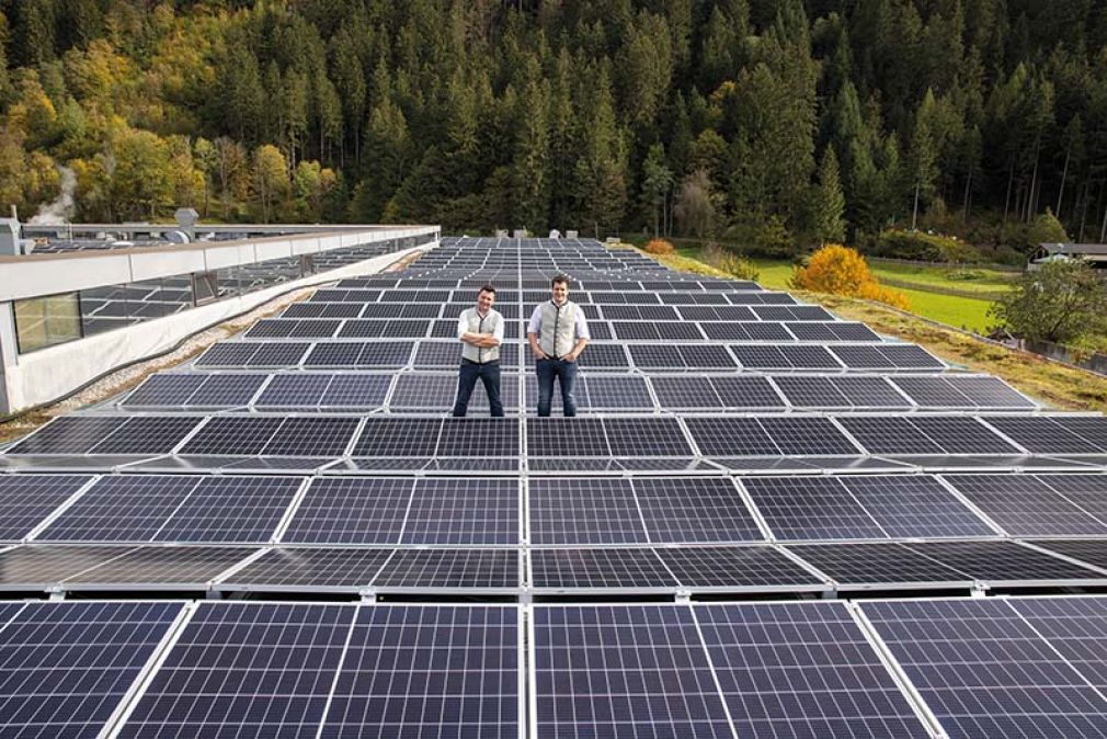 Foto: Christian und Heinrich Kröll, die beiden Geschäftsführer der Erlebnissennerei Zillertal, sind von nachhaltigem Wirtschaften überzeugt.