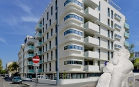 Foto: Die 48 Eigentumswohnungen in der Plößlgasse sind mit exklusiver Ausstattung sowie funktionalen Raumlösungen errichtet worden. Erstmals sind auch alle Parkplätze mit Anschlüssen für die Stromversorgung von E-Cars ausgestattet