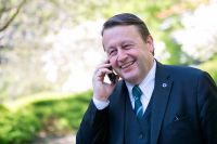 "Manche Telekomkonzerne sträuben sich mit allen Mitteln gegen mehr Wettbewerb", kritisiert der EU-Abgeordnete Paul Rübig.