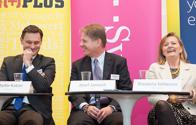 Martin Katzer, T-Systems, Josef Jarosch, Unify, Manuela Vollmann, abz*austria (im Bild) diskutierten mit Michael Bartz, IMC Fachhochschule Krems, und Birgit Matthaei, FH Campus Wien. (Foto: Mielna Krobath)