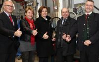 Eröffnung in Simmering mit Marc Hall, Stadtwerke, Bezirksvorstand Renate Angerer, Susanna Zapreva, Wien Energie, Gemeinderat Franz Ekkamp und Andreas Werner, TU Wien. Foto: Wien Energie Schedl