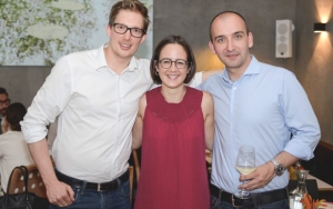 Gründer Tina Deutsch & Nikolaus Schmidt mit erstem Mitarbeiter Oliver Wana auf der Launch Party am 1. 7. 2015 (Head of Technology & UX) (c) Matthias Hombauer.