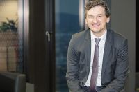 "Jede Information besteht aus Nullen und Einsen und es gibt keinen entscheidenden Unterschied, ob eine Datumsinformation für ein Krankenhaus oder für ein Stadtwerk fließt", relativiert Martin Tiani.