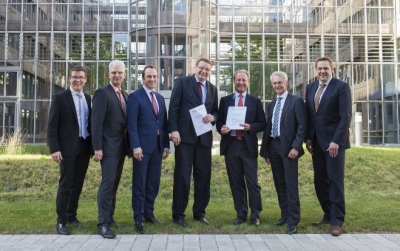 Foto v.l.n.r.: Steffen Märtsch (Key Account Manager Bau International, Würth), Lutz Wagner (Key Account Manager Bau Deutschland, Würth), Norbert Heckmann (Sprecher der Geschäftsleitung der Adolf Würth GmbH. &amp; Co. KG), Mathias Ertingshausen (Leiter Beschaffung, Ed. Züblin AG, Stuttgart), Markus Würth (Geschäftsbereichsleiter Würth Gruppe), Peter Eder (Leiter Einkauf, Strabag Wien), Hanspeter Trehkopf (Leitung Bauprojektmanagement Deutschland, Würth)