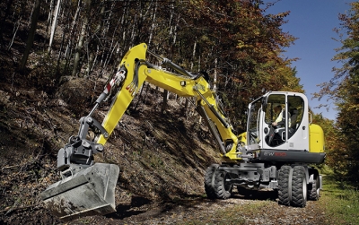 Schnelligkeit und Effizienz verspricht der neue Mobilbagger EW100 von Wacker Neuson.