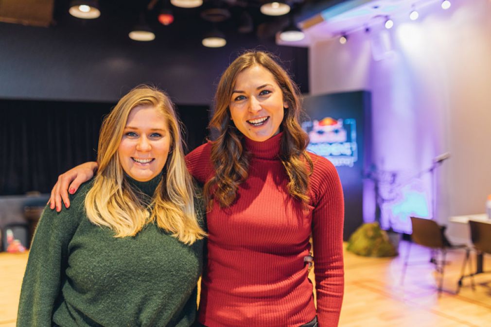 Gewinnerinnen des Wettbewerbs im Vorjahr: Nadine Szentivanyi, CMO Audvice, und Sophie Bolzer, Gründerin &amp; CEO Audvice. Foto: Red Bull Basement