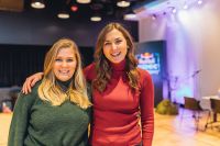 Gewinnerinnen des Wettbewerbs im Vorjahr: Nadine Szentivanyi, CMO Audvice, und Sophie Bolzer, Gründerin &amp; CEO Audvice. Foto: Red Bull Basement