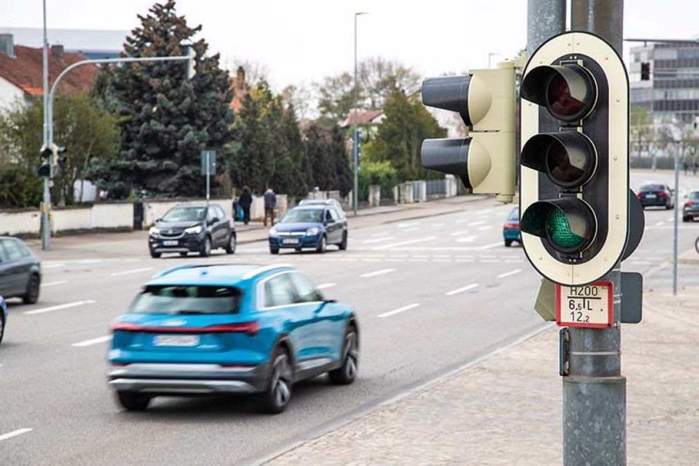 Foto: Mit dem Dienst Ampelinformation wissen FahrerInnen auch hunderte Meter vor der Ampel bereits, ob sie die nächste Grünphase locker schaffen.