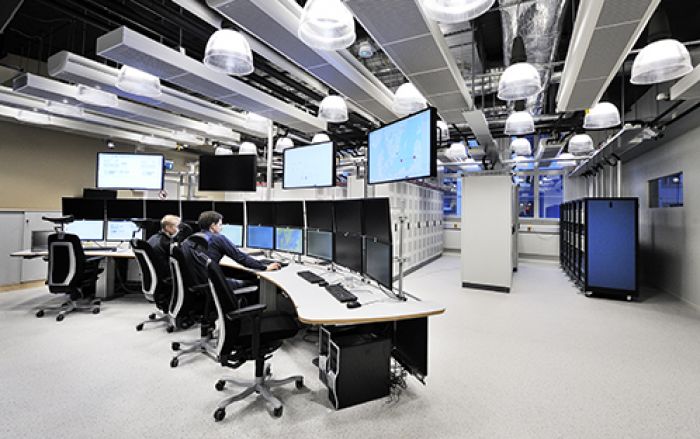 (Foto: ABB AG) Netzsimulation für Schutz- und Leittechniksysteme im ABB-Forschungszentrum Västerås in Schweden.