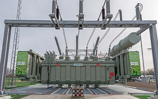 Für ein neues Umspannwerk in London entwickelte das Siemens Werk in Weiz einen esteröl-isolierten Transformator (400 MVA, 400/132 kV), dessen thermische Verluste durch ein Wärmerückgewinnungssystem genutzt werden, um eine angrenzende Schule umweltfreundlich zu heizen. In Summe kommen drei Einheiten mit einer maximalen Wärmerückgewinnung von über 1 MW zum Einsatz.