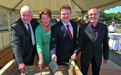 Grundsteinlegung mit Sozialbau-Vorstand Wilhelm Zechner, Bezirksvorsteherin Renate Angerer, Wohnbaustadtrat Michael Ludwig und dem Nationalratsabgeordneten Harald Troch.