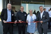 Eröffneten das neue Gebäude: Thomas Mader, Geschäftsführer Stiebel Eltron Österreich, Inge und Ulrich Stiebel sowie Nicholas Matten, Geschäftsführer der Stiebel-Eltron-Gruppe.