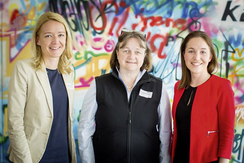 Frauen-Power im femOVE-Netzwerk: Petra Pracher-Ratnik, Kapsch CarrierCom, Doris Kruschitz-Bestepe, Kapsch Group, mit Michaela Leonhardt, femOVE.