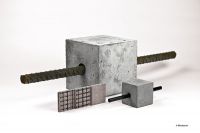 Um den Stahl im Beton vor Korrosion zu schützen, ist eine dicke Betonschicht erforderlich. Bauelemente aus Carbonbeton sind deutlich schmaler und verbrauchen weniger Material. 