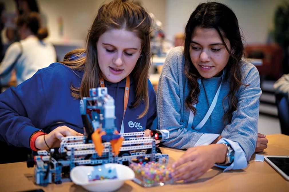 Foto: Bei Code4Girls  konnten sich  Mädchen spielerisch,  aktiv und selbstorganisiert mit neuen Technologien auseinandersetzen.