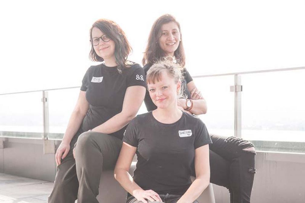 Foto: Organisierten den  ersten »Women &amp;&amp; Code«-Hackathon: die Gründerinnen Eva Lettner und Barbara Ondrisek (vorne) sowie Track-Verantwortliche Nana Janashia.