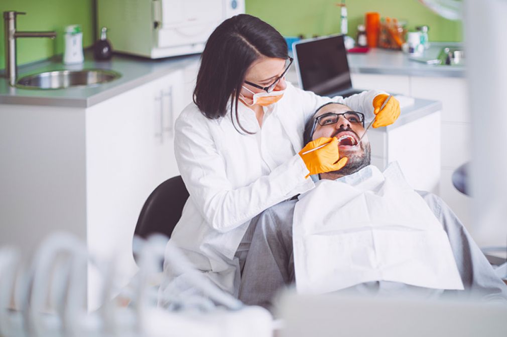 Wenn es aufs Geldbörsl ankommt: DentalAce liefert eine sichere Preisvorstellung schon vor dem Zahnarzt-Termin. (Bild: thinkstock)