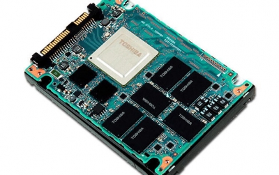 Im Fokus: Solid State Drives auf Basis von "NAND". (NAND-Technik bezieht sich auf die serielle Anordnung der einzelnen Speicherzellen.)