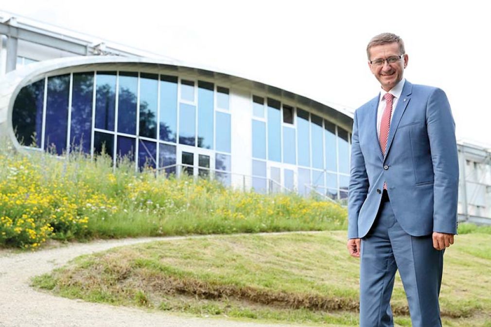 Foto: »Künstliche Intelligenz ist noch viel stärker im Team mit dem  Menschen«, ist Wirtschaftslandesrat Markus Achleitner überzeugt.