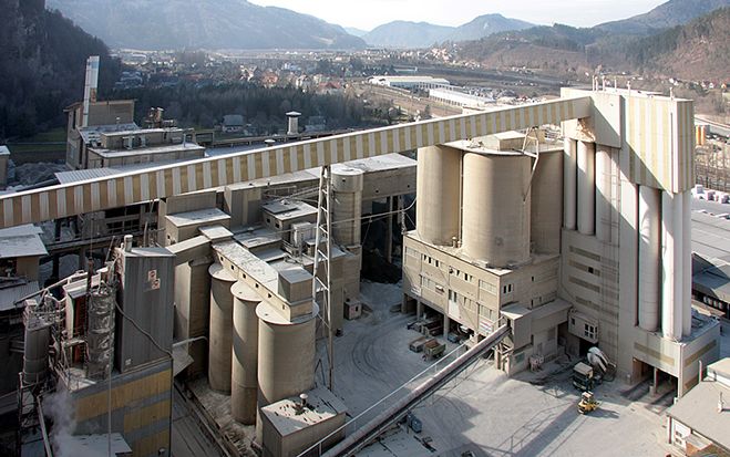 (Foto: Wietersdorfer) Bei der Produktion massiver Baustoffe zählt die heimische Industrie zu den effizientesten der Welt. Mit dem neuen Energieeffizienzgesetz drohen diejenigen Unternehmen bestraft zu werden, die für viel Geld freiwillig ihre Energieeffizienz optimiert haben.  