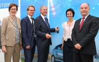 Eröffneten im August Wind2Hydrogen-Anlage: Theresia Vogel (KLIEN)), Stefan Szyszkowitz (EVN), Alois Stöger (Bundesminister bmvit), Elisabeth Engelbrechtsmüller-Strauss (Fronius) und Manfred Leitner (OMV)