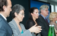 Stefan Gara (NEOS), MEP Ulrike Lunacek (Die Grünen), Barbara Kappel (FPÖ), Stefan Schennach (SPÖ) und Barbara Feldmann (ÖVP) diskutierten im Techsalon am Hauptbahnhof zu Europa- und Wirtschaftsthemen.