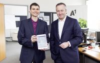 (Foto: DefectRadar) DefectRadar CEO D. Dolinsek und A1-Chef Hannes Ametsreiter.