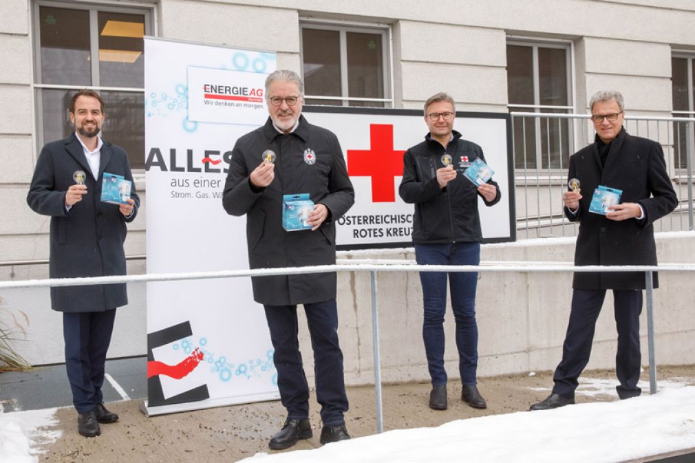 LED-Übergabe an das Rote Kreuz: Michael Baminger (Energie AG), Walter Aichinger und Thomas Märzinger (Rotes Kreuz) und Klaus Dorninger (Energie AG).