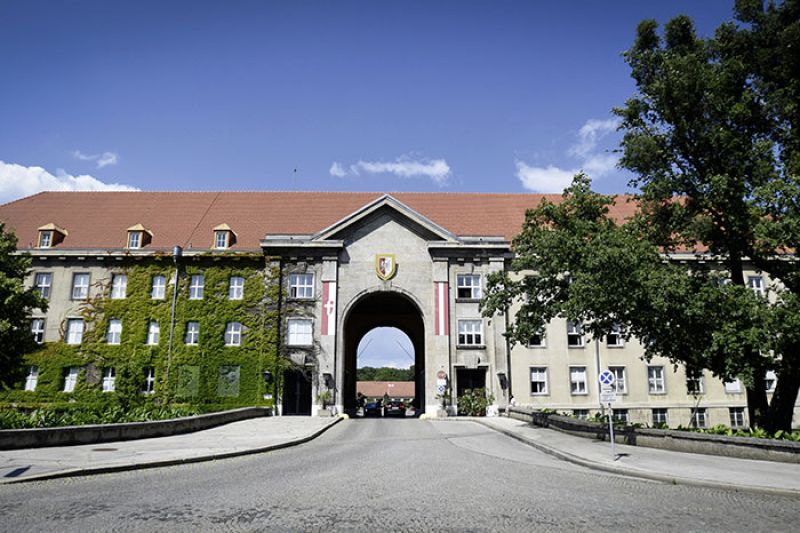 Die insgesamt fast 400 geplanten Bauvorhaben sollen in allen Bundesländern realisiert werden. Im Bild: die sanierungsbedürfte Maria-Theresien-Kaserne in Wien. 