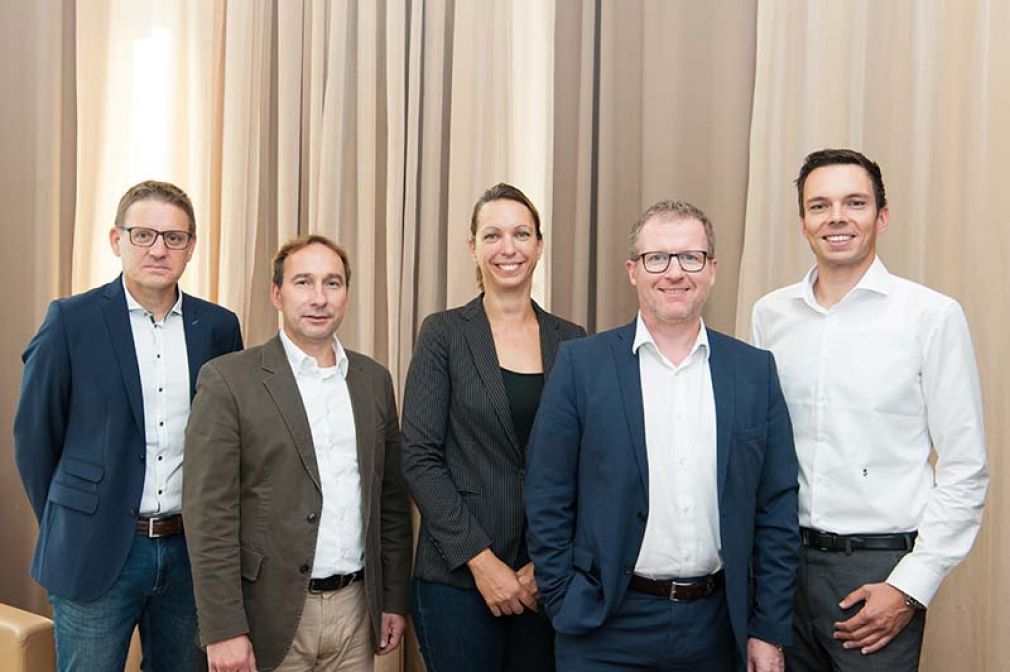 Foto: Gerald Goger, Wolf-Dietrich Denk, Sabine Hruschka, Stefan Graf und Georg Köck blickten zurück auf das erfolgreiche BIM-Pilotprojekt Autobahnmeisterei Bruck an der Leitha und ein Jahr voller neuer Erfahrungen und Erkenntnisse. 