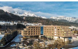 Das 4-Sterne-Superior-Hotel von Falkensteiner zeigt eindrucksvoll, dass man auch unter Berücksichtigung der traditionellen Bauweise einer Gegend moderne Akzente setzen kann.