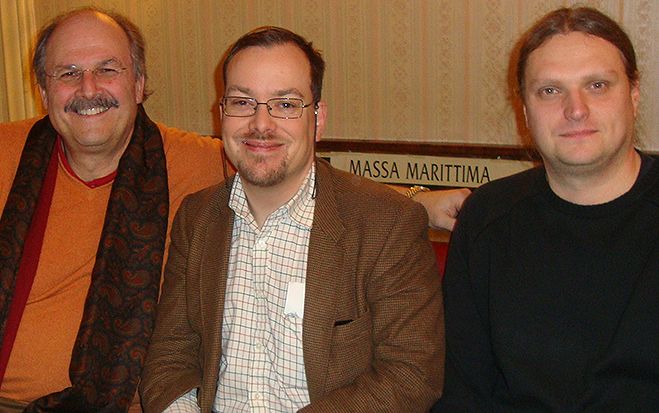 Rudolf Stonawski, Georg Wessely und Franz Steiner entwickeln Produktionsverfahren für maßgeschneiderte Produkte aus Kunststoff.