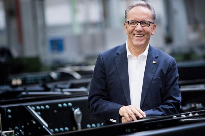 &quot;Wenn die Beschäftigten nur Teilzeit angemeldet werden, tatsächlich aber Vollzeit arbeiten, dann ist das ein Problem. Deshalb muss genau kontrolliert werden&quot;, fordert Rudi Kaske.