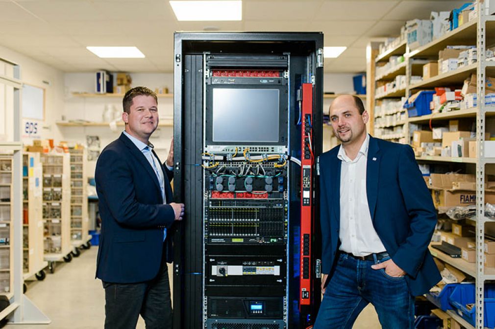 Christoph Kitzler, MP2 IT-Solutions, und Peter Reisinger, EPS Electric Power Systems, bieten eine neue, smarte Gesamtlösung für den Serverraum.