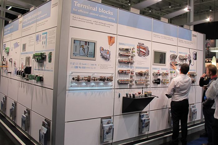 Auf den Power-Days in Salzburg können Besucher des Messestands von Phoenix Contact ein Wochenende mit dem Tesla Model X gewinnen.