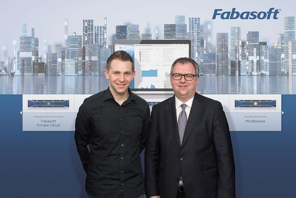 Datenschützer Max Schrems mit Fabasoft-Vorstandsmitglied Helmut Fallmann. Schrems will Verbraucherschutzfälle im großen Stil vor Gericht bringen.