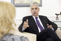 »Digitalisierung ist eine Jahrhundertchance für die europäi-sche Wirtschaft und unsere Gesellschaft, durch die sich auch das Wettbewerbsumfeld rasant ändern wird«, stellt Hans Jörg Schelling fest.