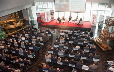 Die &quot;Chance Hochbau 2014&quot; lockte knapp 200 Besucherinnen und Besucher in den Gironcoli-Kristall im Strabag-Haus. 