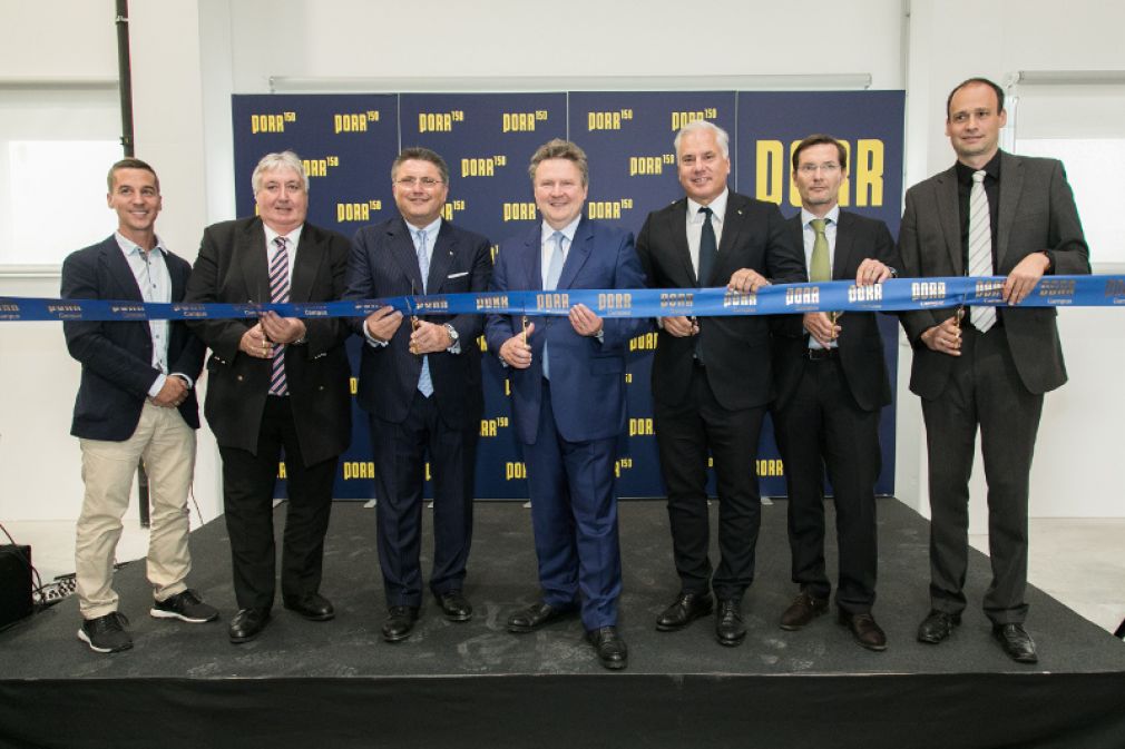 Foto: Gemeinsam mit Vertreterinnen und Vertretern aus Politik, Wirtschaft und Medien wurde auf dem PORR Betriebsgelände in Wien Simmering die Eröffnung des PORR Campus gefeiert. 